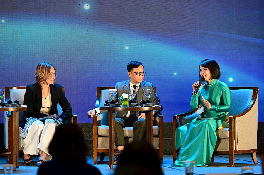 Bà Nguyễn Thị Quỳnh Giao chia sẻ tại diễn đàn “Doanh nhân nữ vươn tầm trong kỷ nguyên mới” Bà Nguyễn Thị Quỳnh Giao chia sẻ tại diễn đàn “Doanh nhân nữ vươn tầm trong kỷ nguyên mới”