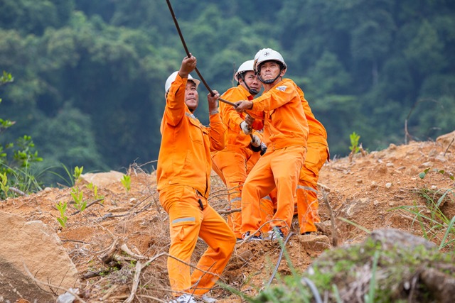 PC Quảng Trị nổ lực hoàn thành 6 công trình điện trọng điểm chào mừng 50 năm Điện lực miền Trung. PC Quảng Trị nổ lực hoàn thành 6 công trình điện trọng điểm chào mừng 50 năm Điện lực miền Trung.