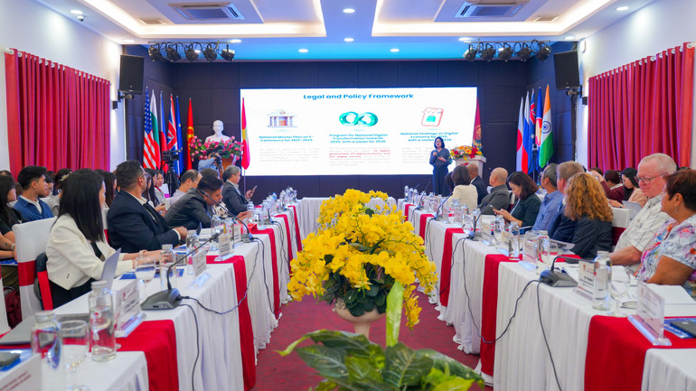 Quang cảnh hội thảo. Quang cảnh hội thảo.