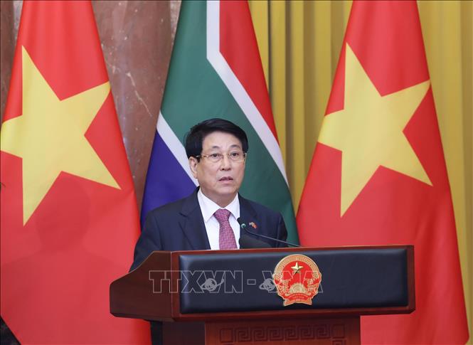 Chủ tịch nước Lương Cường gặp gỡ báo chí, thông báo về kết quả hội đàm giữa hai bên. Ảnh: Lâm Khánh/TTXVN Chủ tịch nước Lương Cường gặp gỡ báo chí, thông báo về kết quả hội đàm giữa hai bên. Ảnh: Lâm Khánh/TTXVN