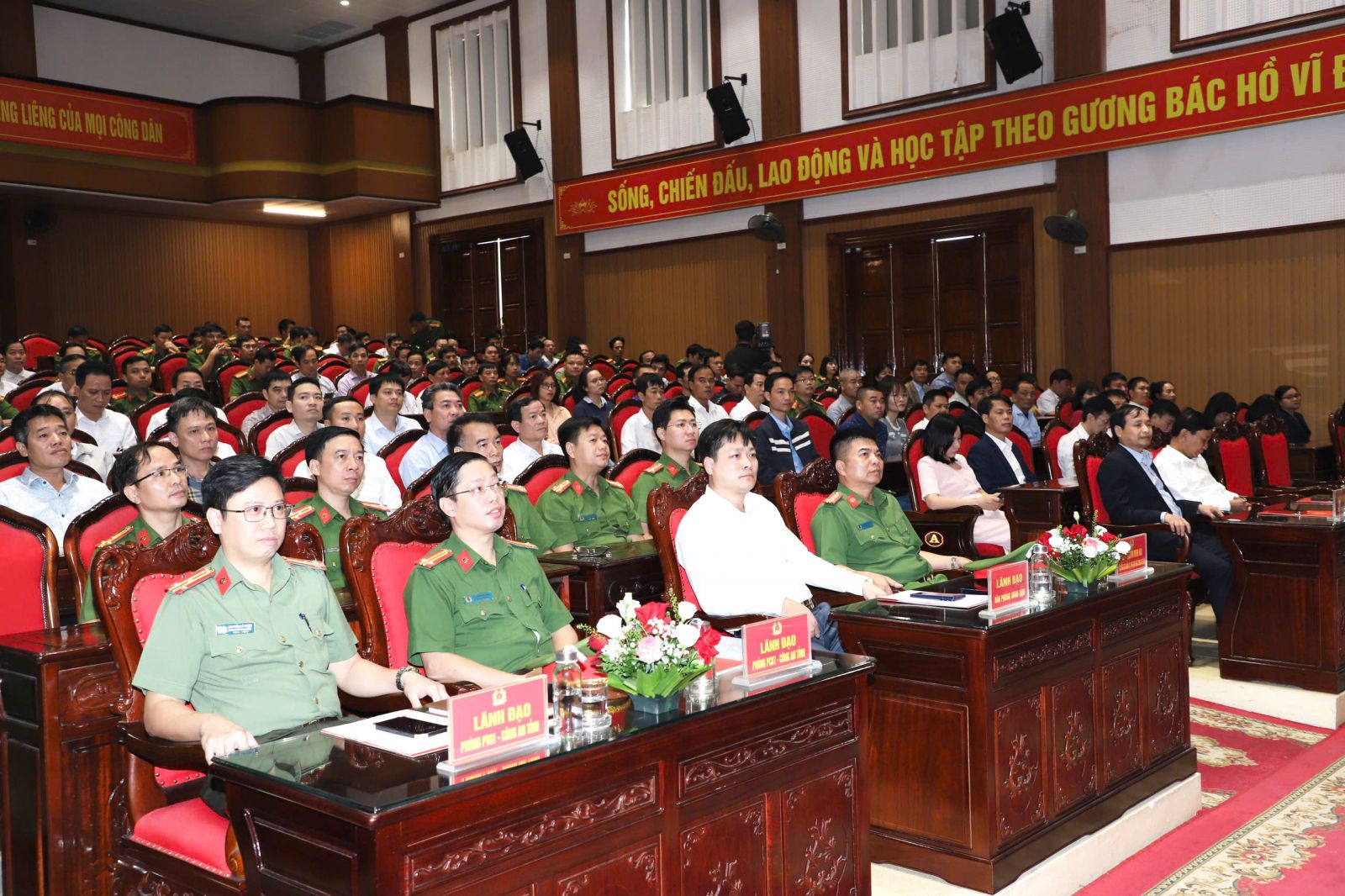 Các đại biểu dự hội nghị