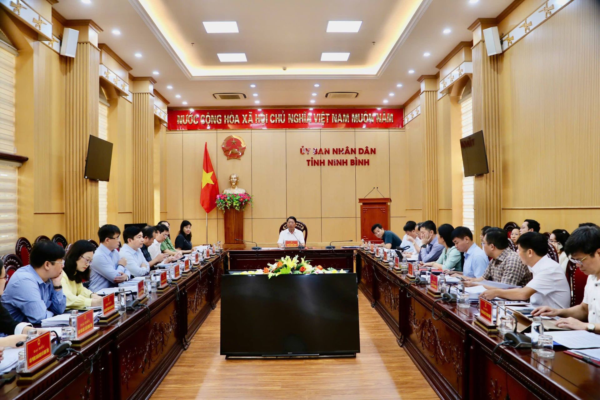 Phó Chủ tịch Thường trực UBND tỉnh Ninh Bình, Trần Song Tùng vừa chủ trì Hội nghị