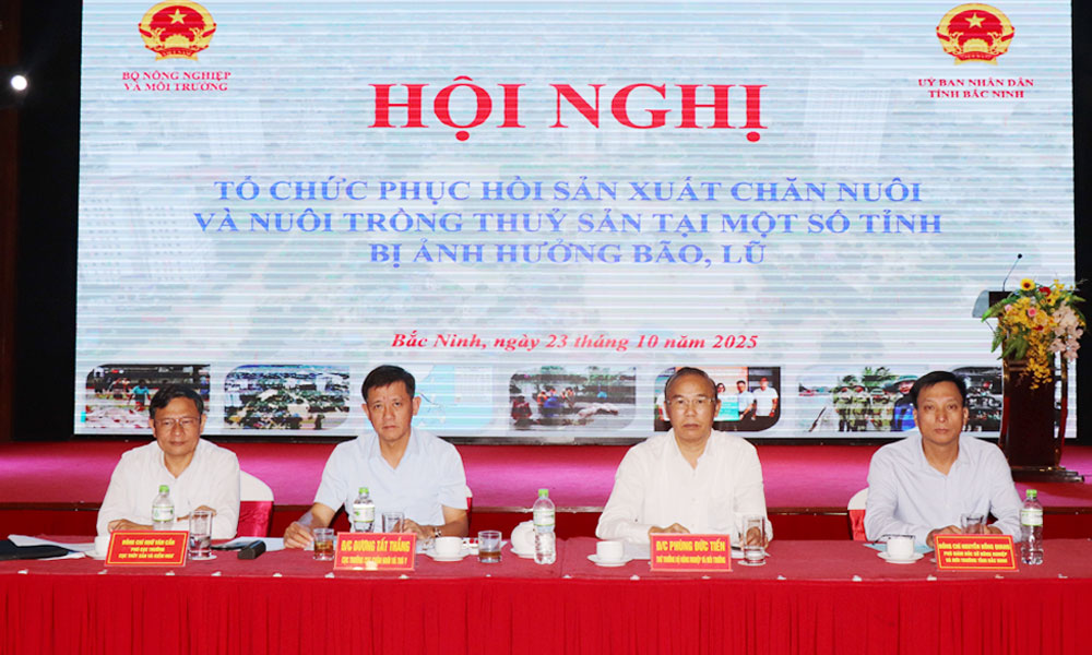 Các đồng chí chủ trì hội nghị.