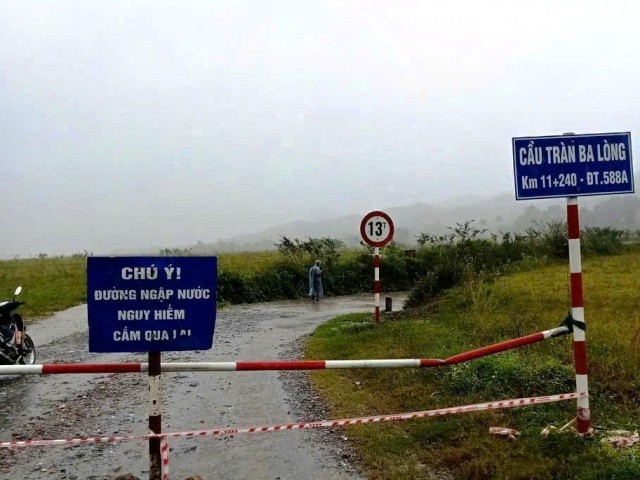 Nhiều khu vực ở Quảng Trị ngập sâu, sạt lở do ảnh hưởng bão số 12