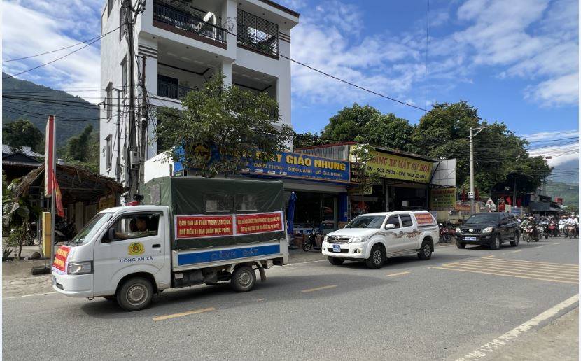 Các đơn vị, đoàn thể chính trị xã hội trên địa bàn diễu hành hưởng ứng tuần lễ Các đơn vị, đoàn thể chính trị xã hội trên địa bàn diễu hành hưởng ứng tuần lễ