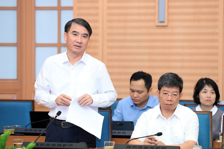 Giám đốc Sở Tài chính Hà Nội Nguyễn Xuân Lưu báo cáo tại Hội nghị. Giám đốc Sở Tài chính Hà Nội Nguyễn Xuân Lưu báo cáo tại Hội nghị.