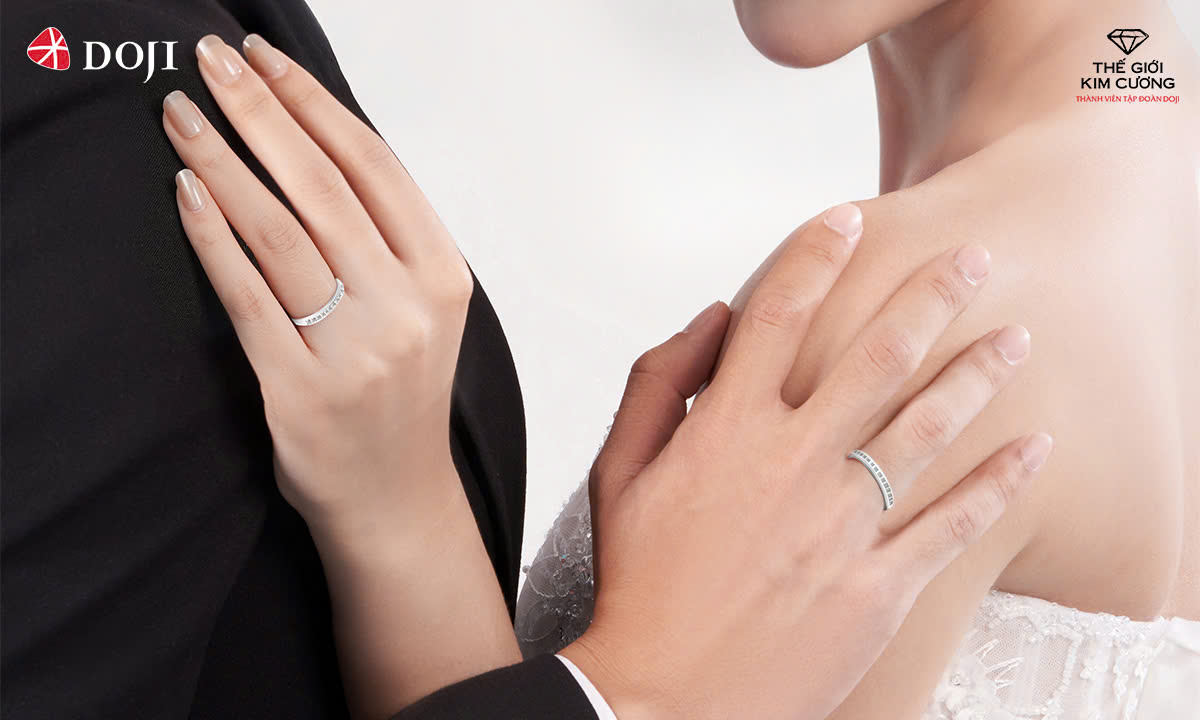 Giữa hàng ngàn lựa chọn, “The Right Rings” là cặp nhẫn giữ được ý nghĩa trọn vẹn theo thời gian. Giữa hàng ngàn lựa chọn, “The Right Rings” là cặp nhẫn giữ được ý nghĩa trọn vẹn theo thời gian.