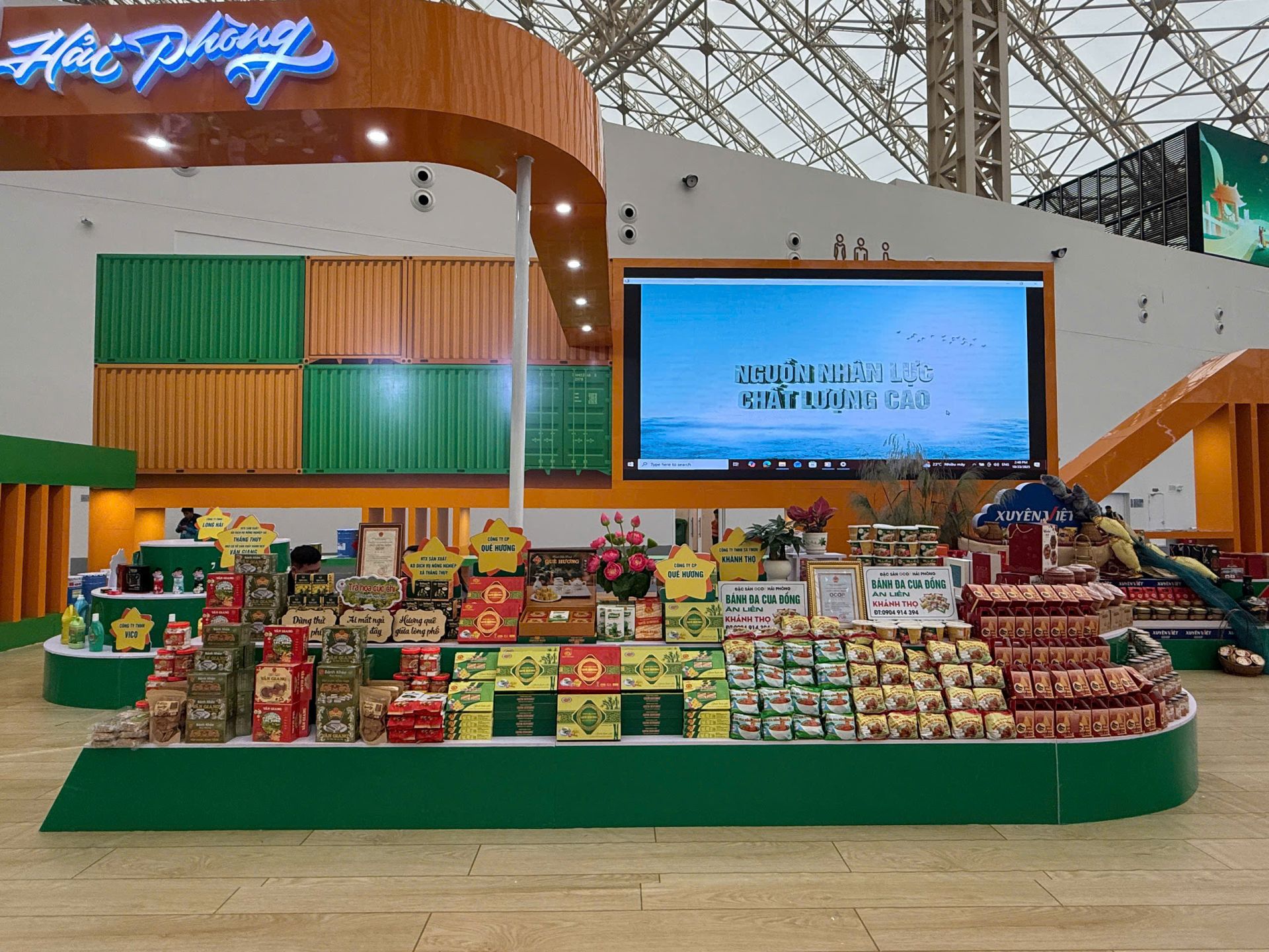 Khu sản phẩm OCOP và nông sản đặc trưng trưng bày, giới thiệu các sản phẩm nông nghiệp, thủy sản, OCOP tiêu biểu của TP Hải Phòng. Khu sản phẩm OCOP và nông sản đặc trưng trưng bày, giới thiệu các sản phẩm nông nghiệp, thủy sản, OCOP tiêu biểu của TP Hải Phòng.