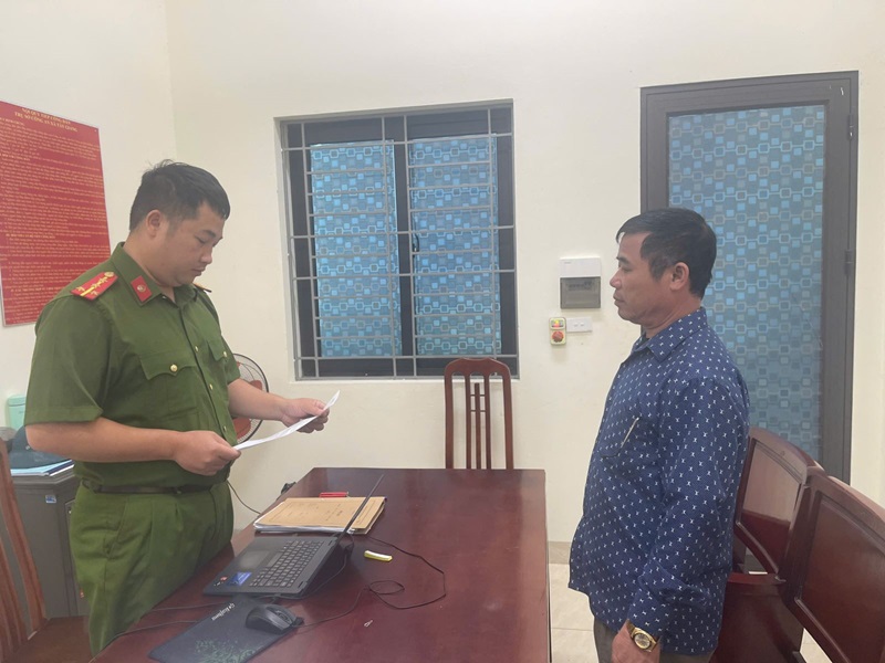 Công an xã Ái Quốc tống đạt Quyết định khởi tố vụ án, khởi tố bị can các đối tượng trong vụ án Công an xã Ái Quốc tống đạt Quyết định khởi tố vụ án, khởi tố bị can các đối tượng trong vụ án