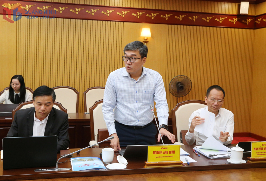 Lãnh đạo Ban Tổ chức Tỉnh ủy Quảng Ninh phát biểu tại hội nghị. Lãnh đạo Ban Tổ chức Tỉnh ủy Quảng Ninh phát biểu tại hội nghị.