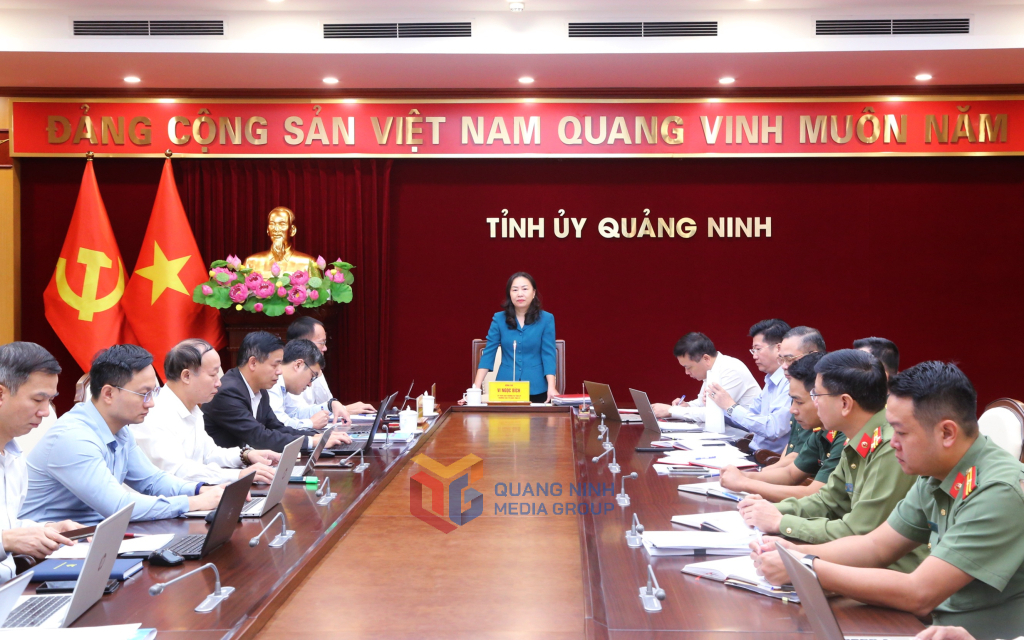 Bà Vi Ngọc Bích, Ủy viên Ban Thường vụ, Trưởng Ban Tổ chức Tỉnh ủy Quảng Ninh, chủ trì hội nghị. Bà Vi Ngọc Bích, Ủy viên Ban Thường vụ, Trưởng Ban Tổ chức Tỉnh ủy Quảng Ninh, chủ trì hội nghị.