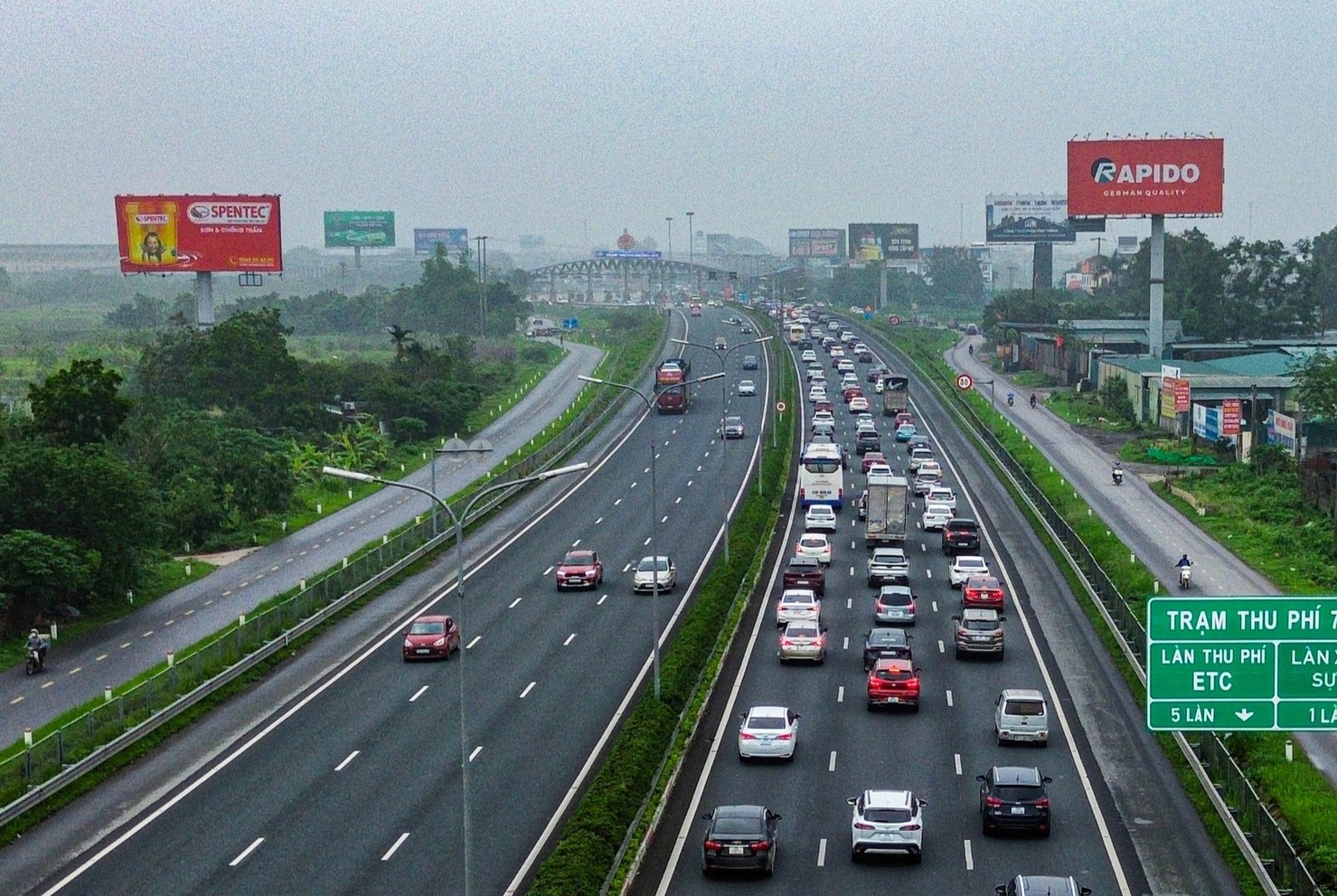 Cao tốc Pháp Vân - Cầu Giẽ luôn có lưu lượng xe rất lớn và hay xảy ra tình trạng quá tải. Cao tốc Pháp Vân - Cầu Giẽ luôn có lưu lượng xe rất lớn và hay xảy ra tình trạng quá tải.