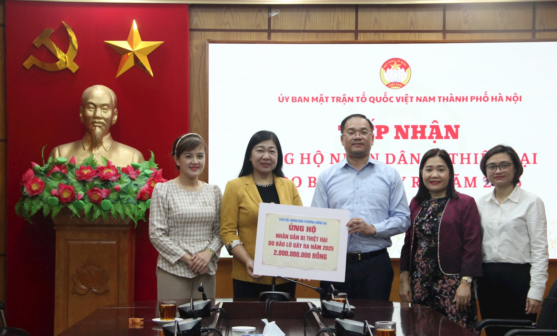 Hà Nội tiếp nhận 31 tỷ đồng ủng hộ đồng bào bị ảnh hưởng từ bão lũ