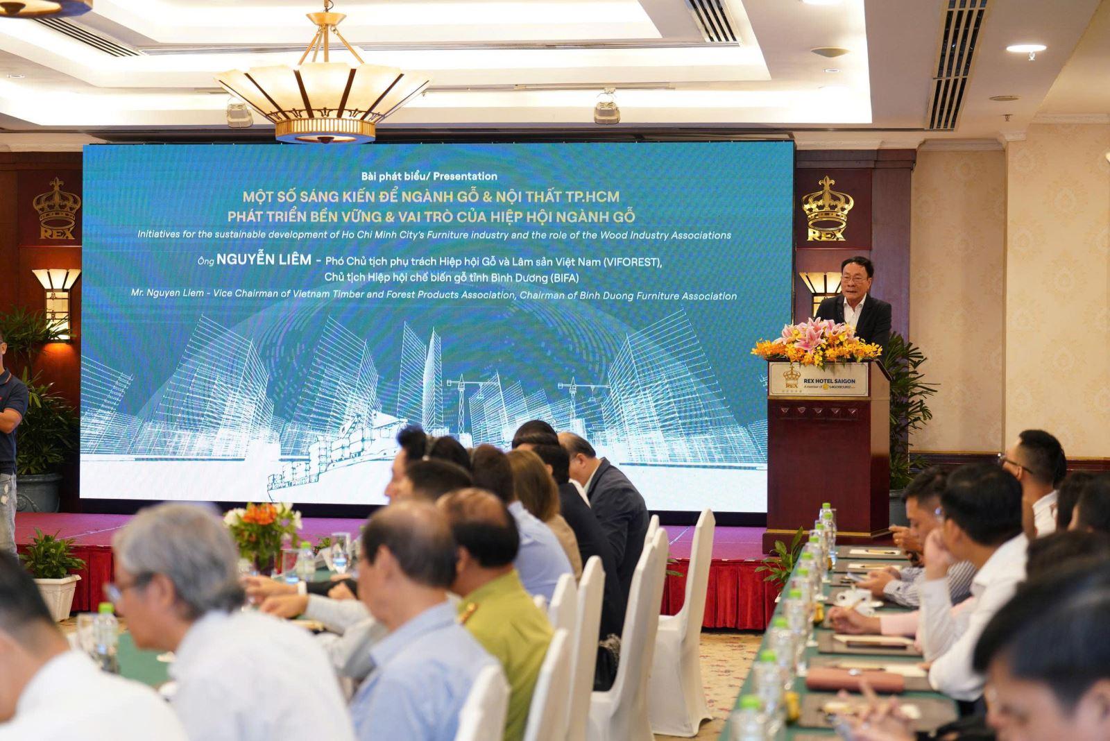 Các đại diện doanh nghiệp, đơn vị chia sẻ thông tin về ngành gỗ và nội thất trong ngày 23/10 Các đại diện doanh nghiệp, đơn vị chia sẻ thông tin về ngành gỗ và nội thất trong ngày 23/10