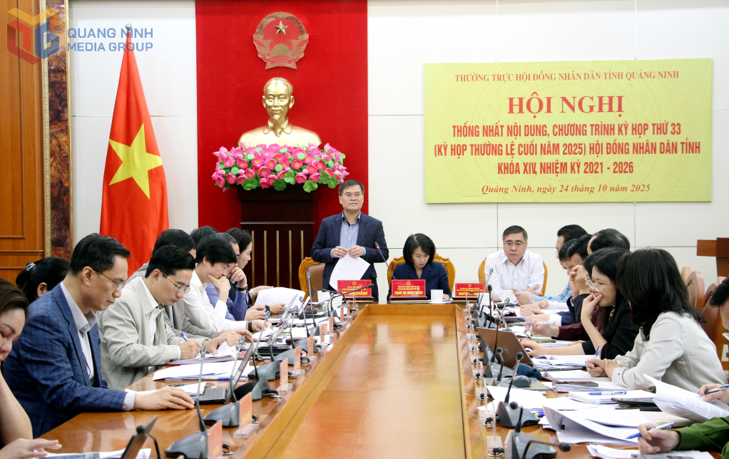 Ông Bùi Văn Khắng, Phó Bí thư Tỉnh ủy, Chủ tịch UBND tỉnh Quảng Ninh, phát biểu tại hội nghị. Ông Bùi Văn Khắng, Phó Bí thư Tỉnh ủy, Chủ tịch UBND tỉnh Quảng Ninh, phát biểu tại hội nghị.