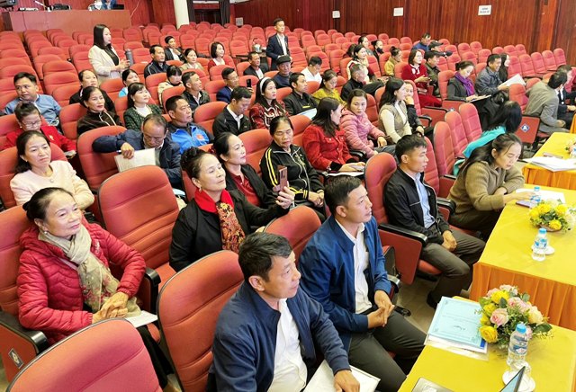 Nghệ An bồi dưỡng gần 90 nghệ nhân gìn giữ di sản Ví, Giặm Nghệ Tĩnh. Nghệ An bồi dưỡng gần 90 nghệ nhân gìn giữ di sản Ví, Giặm Nghệ Tĩnh.