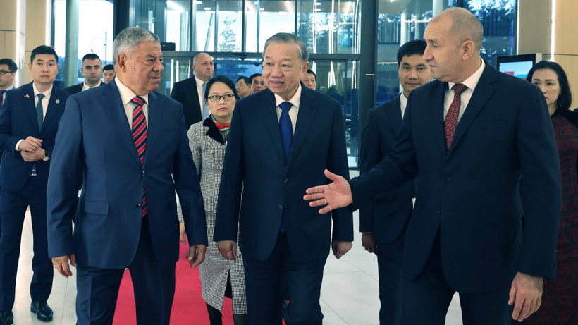 Tổng Bí thư Tô Lâm thăm Công ty Công nghiệp quốc phòng Samel-90 (Bulgaria)