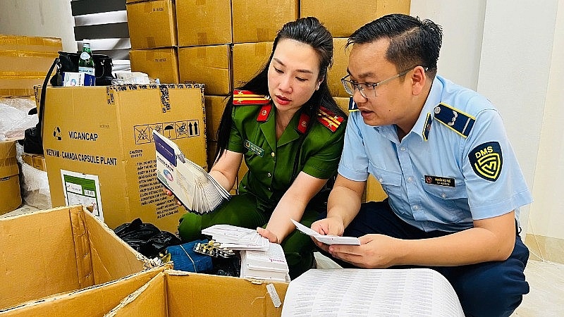 Công an TP. Hà Nội triệt phá, thu giữ hơn 100 tấn thực phẩm chức năng, thiết bị y tế giả trong tháng 5/2025. Ảnh: Công an TP. Hà Nội