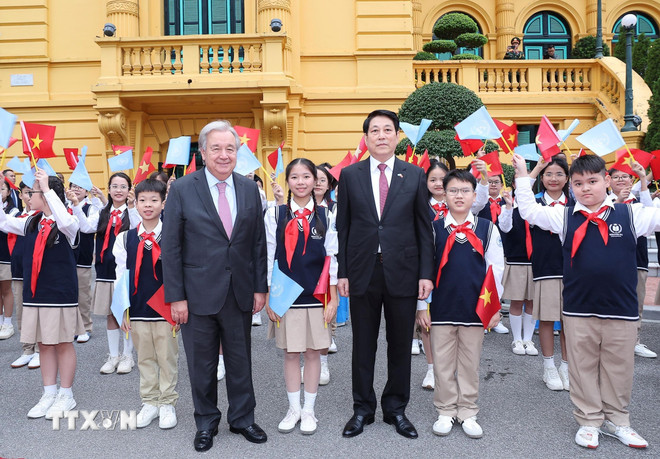 Chủ tịch nước Lương Cường đón Tổng Thư ký Liên hợp quốc António Guterres tại Phủ Chủ tịch. (Ảnh: Lâm Khánh/TTXVN) Chủ tịch nước Lương Cường đón Tổng Thư ký Liên hợp quốc António Guterres tại Phủ Chủ tịch. (Ảnh: Lâm Khánh/TTXVN)