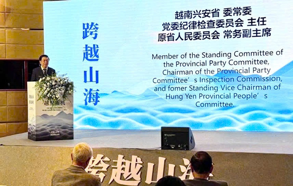 Ông Nguyễn Quang Hưng, Chủ nhiệm Ủy ban Kiểm tra Tỉnh ủy, Trưởng đoàn công tác của tỉnh Hưng Yên phát biểu tại hội nghị. Ông Nguyễn Quang Hưng, Chủ nhiệm Ủy ban Kiểm tra Tỉnh ủy, Trưởng đoàn công tác của tỉnh Hưng Yên phát biểu tại hội nghị.