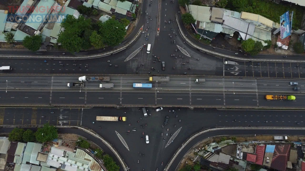 Hạ tầng giao thông kết nối hoàn thiện với tỉnh Bình Dương (cũ) và Bà Rịa - Vũng Tàu (cũ) sẽ giúp việc lựa chọn mua nhà tai các khu vực lân cận Trung tâm TP. HCM được đẩy mạnh hơn Hạ tầng giao thông kết nối hoàn thiện với tỉnh Bình Dương (cũ) và Bà Rịa - Vũng Tàu (cũ) sẽ giúp việc lựa chọn mua nhà tai các khu vực lân cận Trung tâm TP. HCM được đẩy mạnh hơn