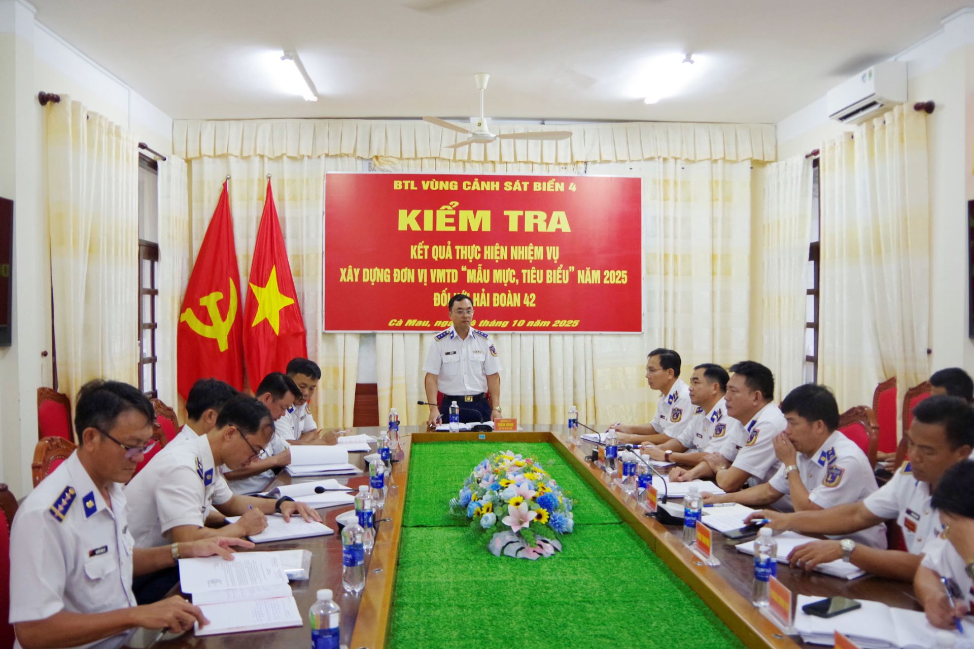 Thượng tá Trần Hồng, Phó Tham mưu trưởng Bộ Tư lệnh Vùng Cảnh sát biển 4 quán triệt kế hoạch kiểm tra