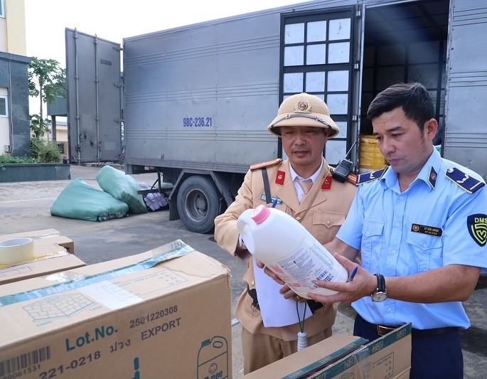 Chi cục Quản lý thị trường (QLTT) tỉnh Thanh Hóa đang tăng cường kiểm tra, giám sát chặt chẽ tình hình cung - cầu hàng hóa của thị trường Chi cục Quản lý thị trường (QLTT) tỉnh Thanh Hóa đang tăng cường kiểm tra, giám sát chặt chẽ tình hình cung - cầu hàng hóa của thị trường