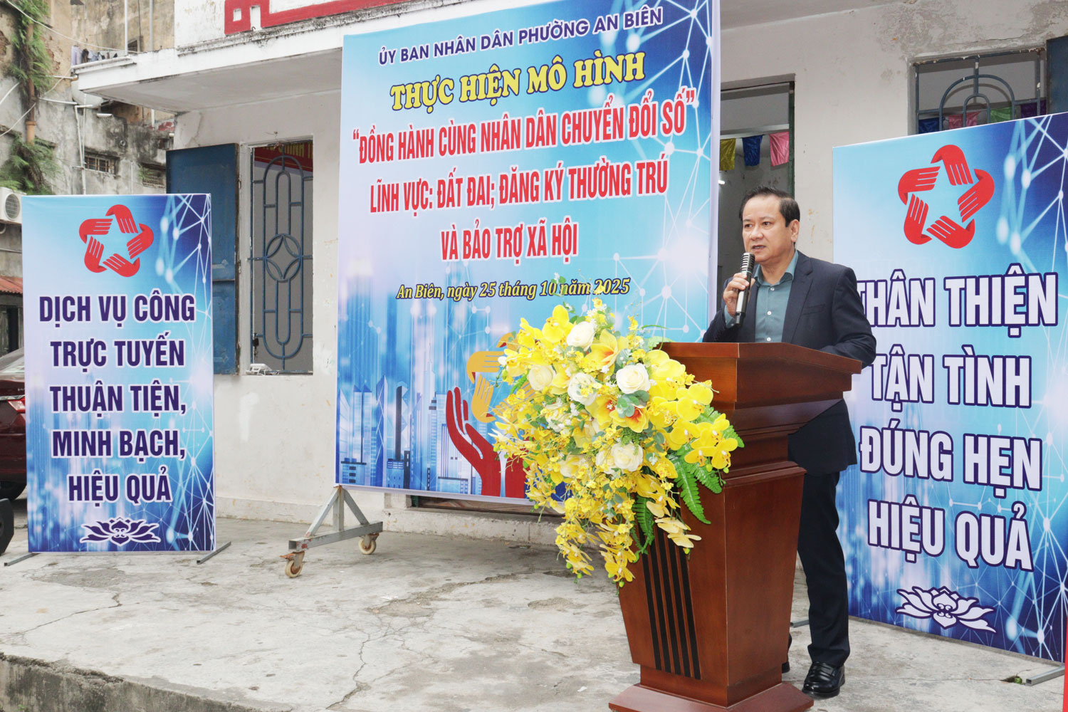 Đồng chí Nguyễn Văn Thành, Bí thư Đảng ủy, Chủ tịch HĐND phường phát biểu chỉ đạo tại chương trình.