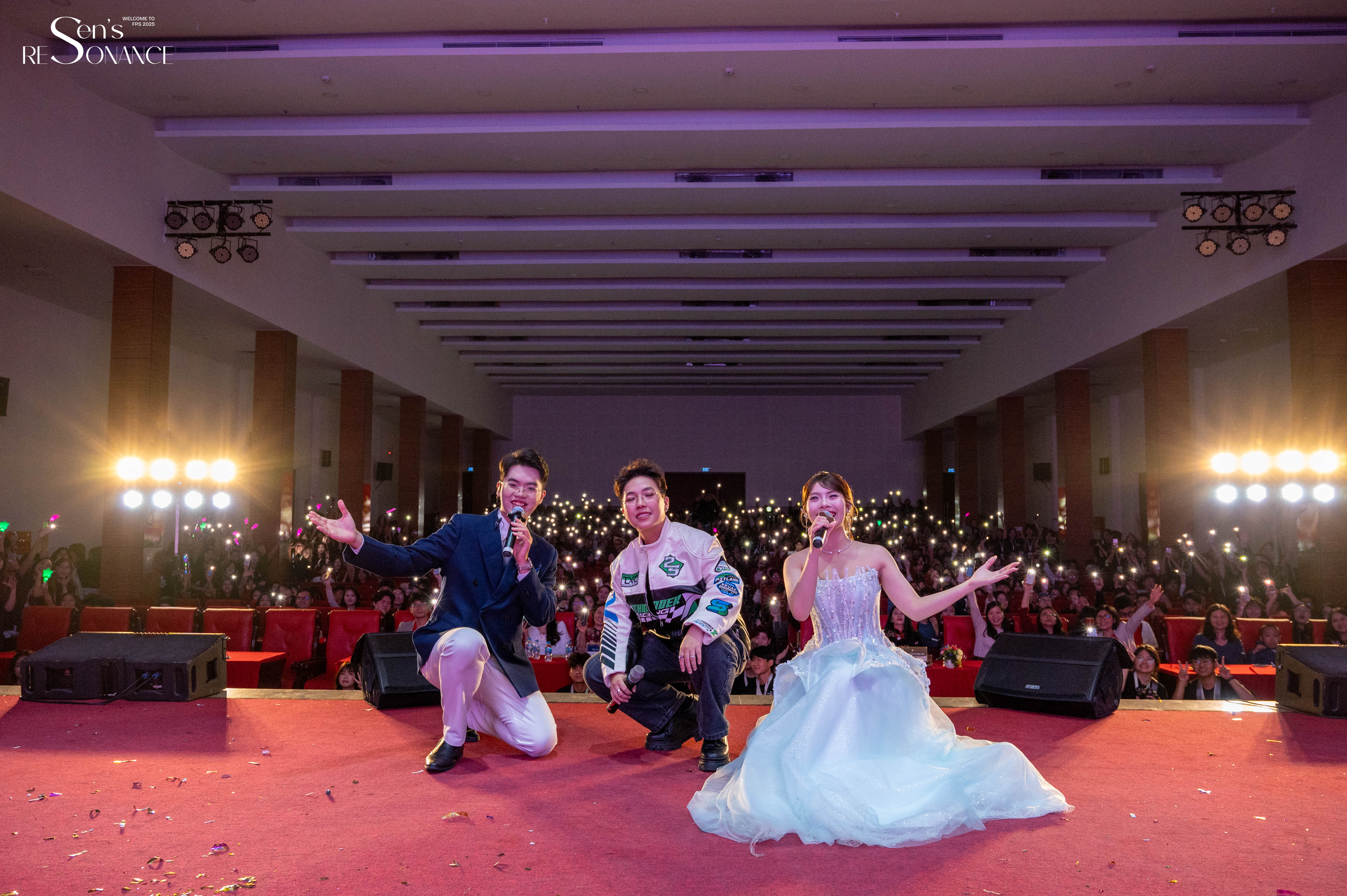 Ảnh (1): Các sinh viên háo hức tham gia đêm nhạc hội FPS 2025 (Ảnh: FPS 2025 - Sen’s Resonance). Ảnh (1): Các sinh viên háo hức tham gia đêm nhạc hội FPS 2025 (Ảnh: FPS 2025 - Sen’s Resonance).
