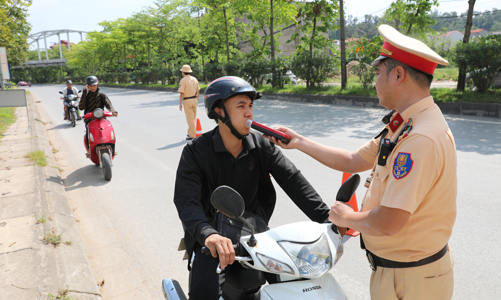 Cảnh sát giao thông Bắc Ninh quyết liệt ngăn chặn vi phạm nồng độ cồn