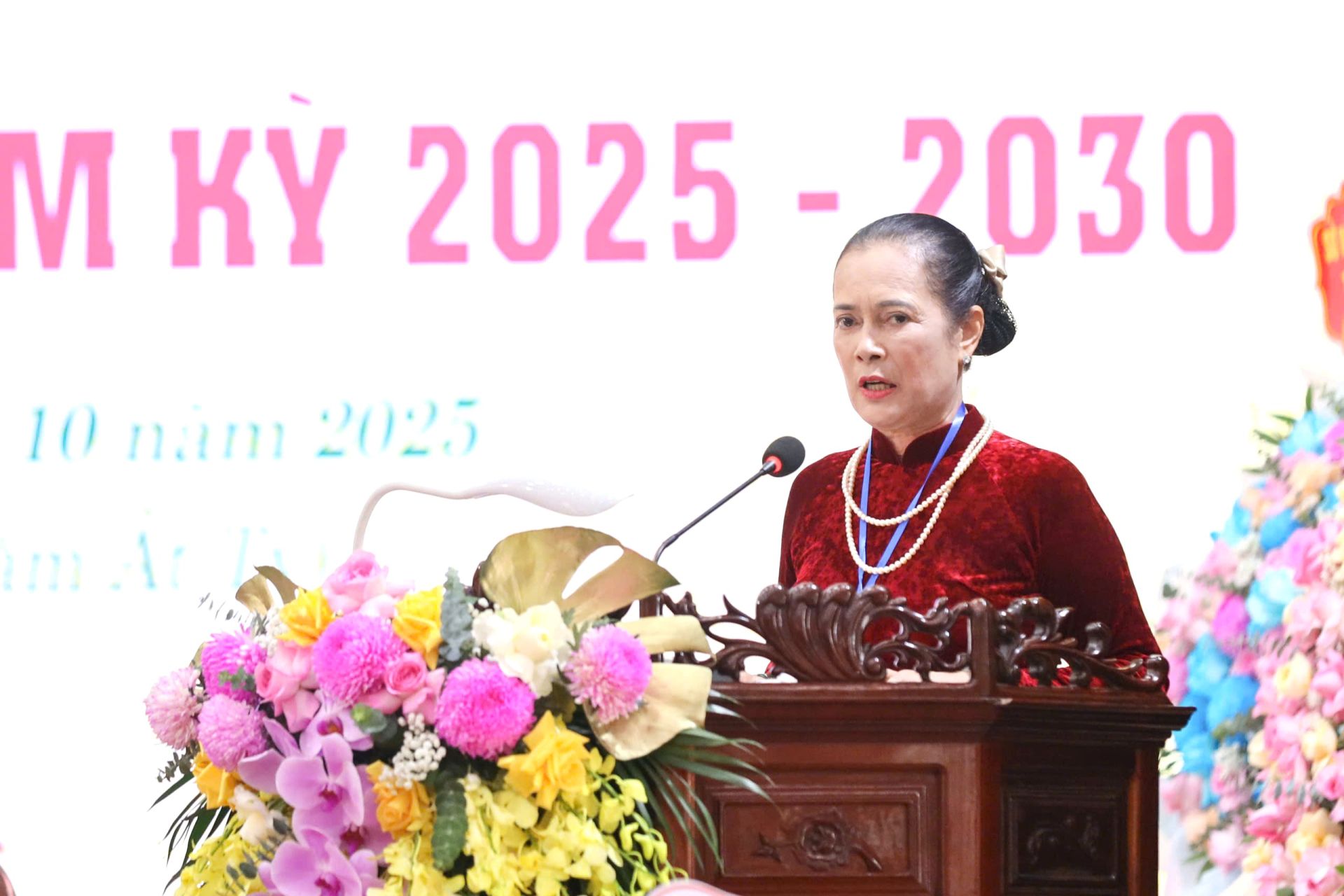 Nghệ nhân Ưu tú Trần Thị Huệ Nghệ nhân Ưu tú Trần Thị Huệ