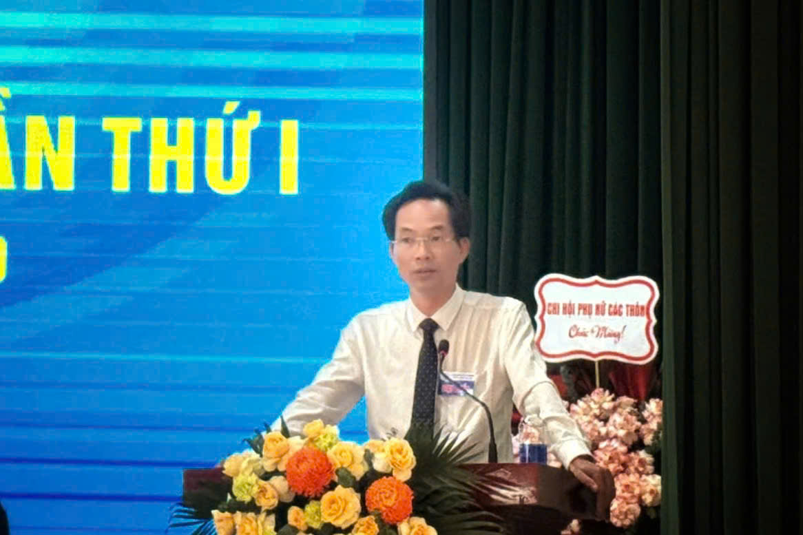 Đồng chí Đinh Văn Nhanh, Phó Bí thư Đảng ủy, Chủ tịch UBND phát biểu tại Đại hội. Đồng chí Đinh Văn Nhanh, Phó Bí thư Đảng ủy, Chủ tịch UBND phát biểu tại Đại hội.