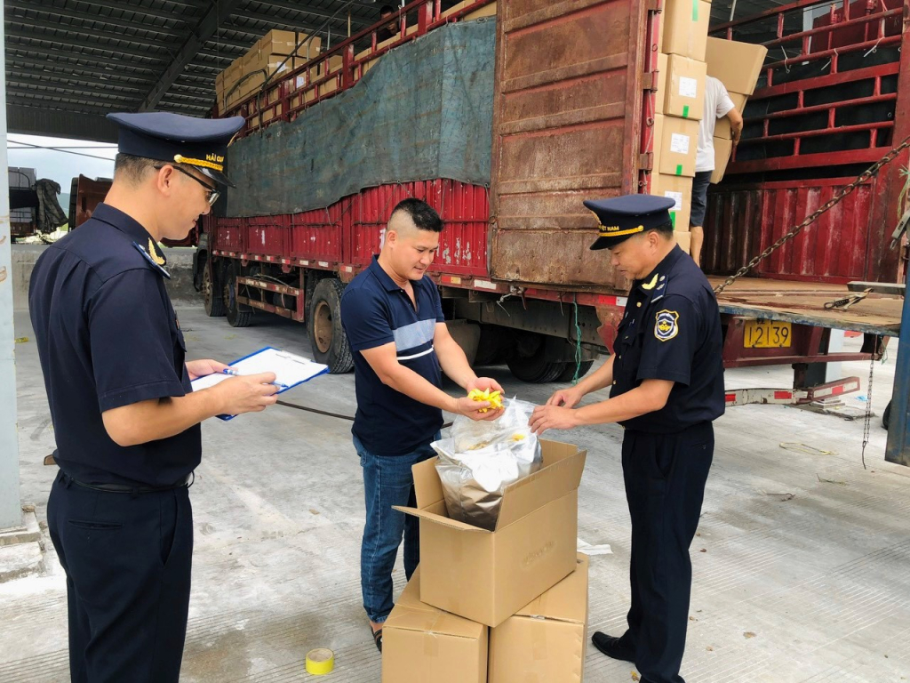 Hải quan Khu vực IX mở cao điểm đấu tranh chống buôn lậu, hàng giả dịp Tết Bính Ngọ 2026