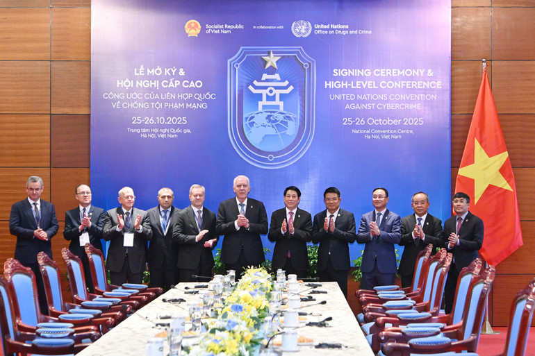 Chủ tịch nước Lương Cường tiếp Tổng Công tố Liên bang Nga A.V. Gutsan.