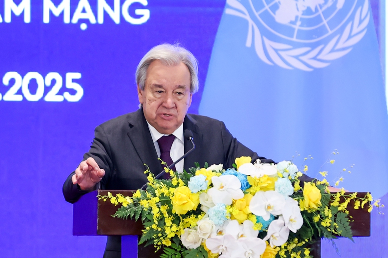Tổng Thư ký Liên Hợp Quốc António Guterres đánh giá đây là thời khắc lịch sử và càng có ý nghĩa khi diễn ra ở Việt Nam – một trung tâm đổi mới sáng tạo, công nghệ và ngày càng trở thành mắt xích quan trọng trong chuỗi cung ứng điện tử trên thế giới - Ảnh: VGP/Nhật Bắc Tổng Thư ký Liên Hợp Quốc António Guterres đánh giá đây là thời khắc lịch sử và càng có ý nghĩa khi diễn ra ở Việt Nam – một trung tâm đổi mới sáng tạo, công nghệ và ngày càng trở thành mắt xích quan trọng trong chuỗi cung ứng điện tử trên thế giới - Ảnh: VGP/Nhật Bắc