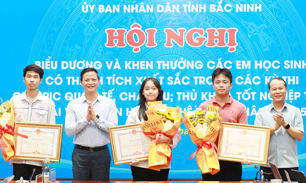 Lãnh đạo UBND tỉnh Bắc Ninh khen thưởng học sinh đạt thành tích xuất sắc trong các kỳ thi khu vực và quốc tế. Lãnh đạo UBND tỉnh Bắc Ninh khen thưởng học sinh đạt thành tích xuất sắc trong các kỳ thi khu vực và quốc tế.