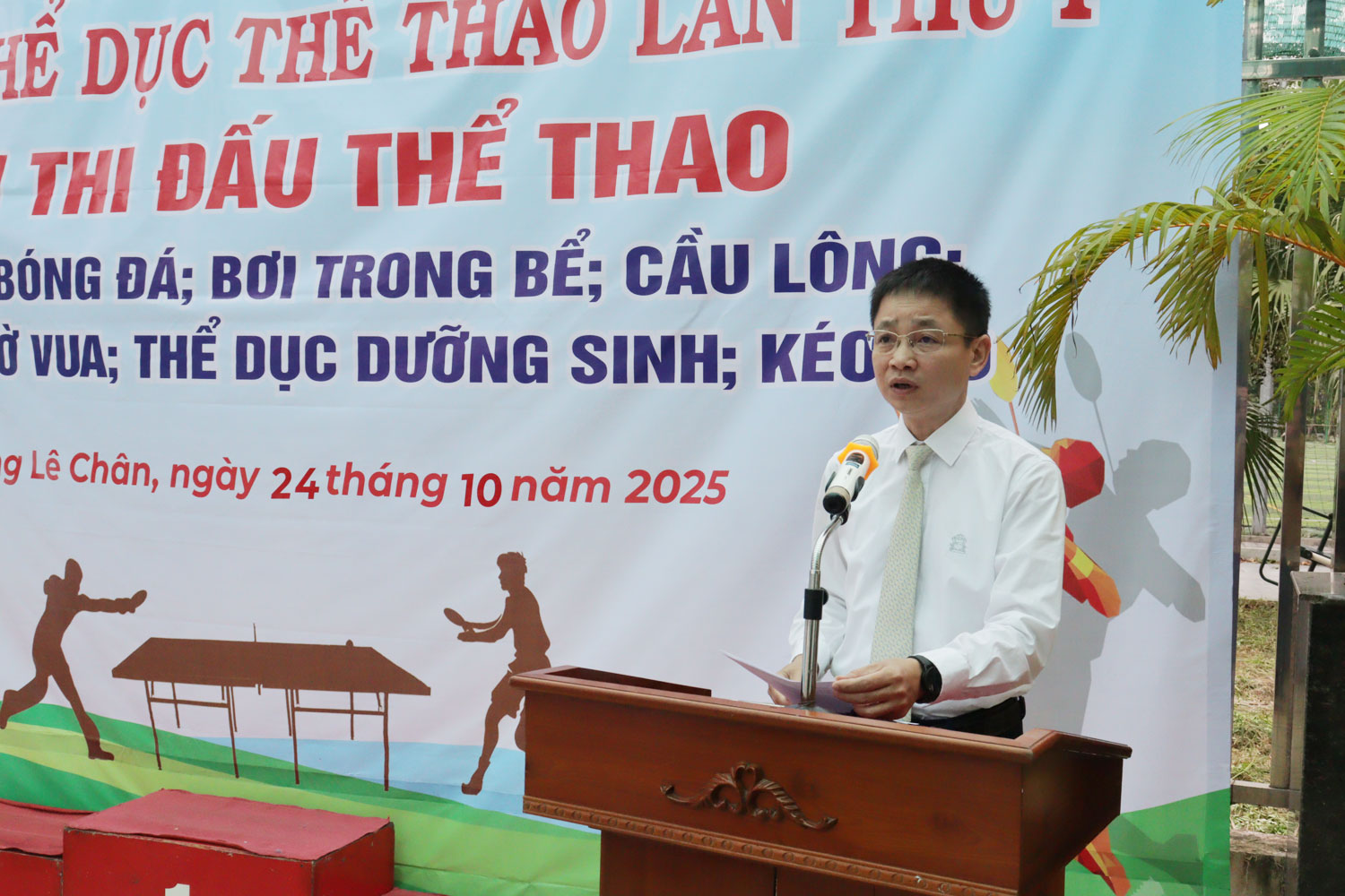 Đồng chí Phạm Việt Anh, Phó Chủ tịch Thường trực UBND phường phát biểu khai mạc. Đồng chí Phạm Việt Anh, Phó Chủ tịch Thường trực UBND phường phát biểu khai mạc.