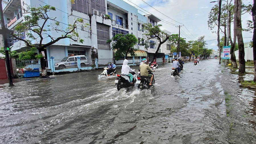 Cà Mau tăng cường ứng phó mưa lớn kết hợp triều cường gây ngập lụt