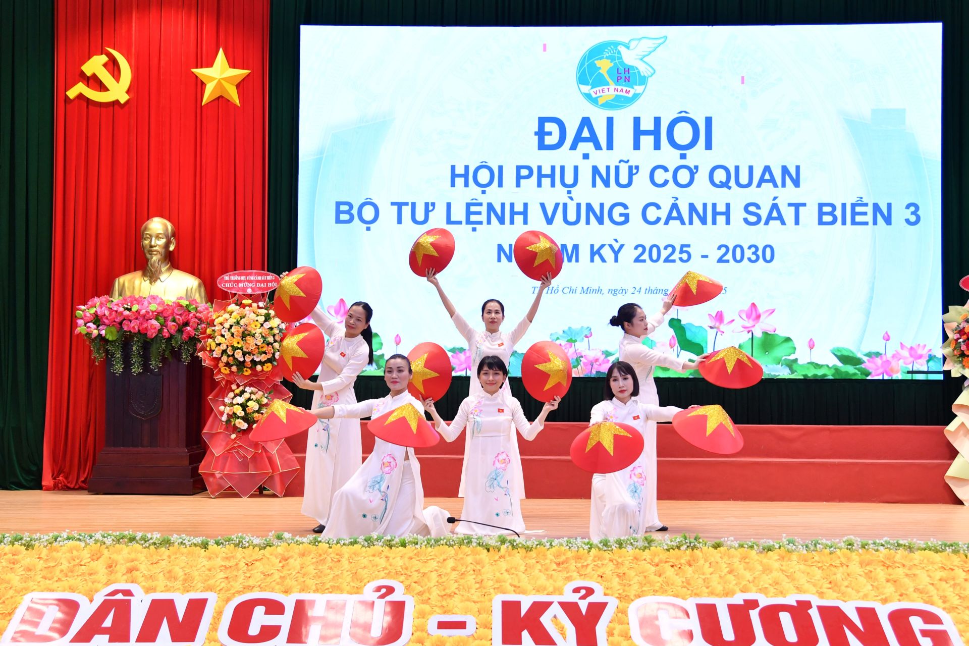 Văn nghệ chào mừng