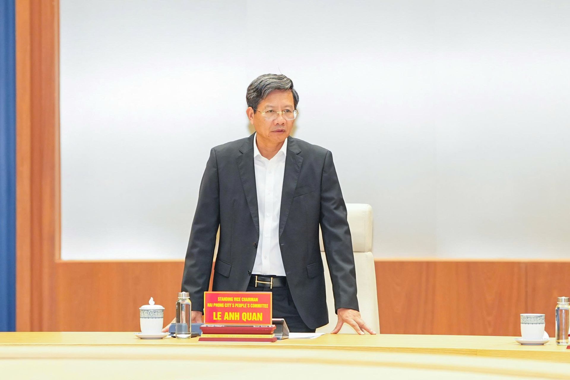 Phó Chủ tịch Thường trực UBND thành phố Lê Anh Quân giới thiệu về tình hình phát triển kinh tế - xã hội của Hải Phòng. Phó Chủ tịch Thường trực UBND thành phố Lê Anh Quân giới thiệu về tình hình phát triển kinh tế - xã hội của Hải Phòng.