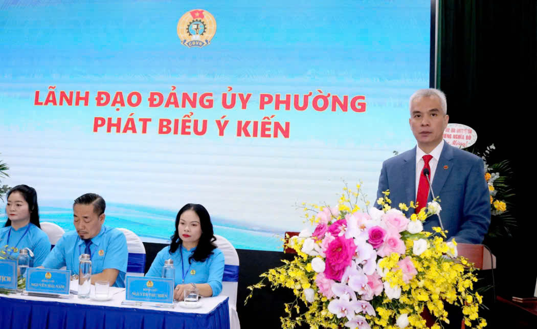 Bí thư Đảng ủy, Chủ tịch HĐND phường Nghĩa Đô Nguyễn Hồng Sơn phát biểu tại đại hội. Bí thư Đảng ủy, Chủ tịch HĐND phường Nghĩa Đô Nguyễn Hồng Sơn phát biểu tại đại hội.