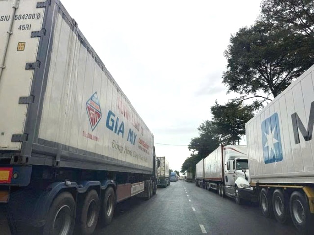 Đắk Lắk: Kiến nghị gỡ khó cho gần 2.000 xe container sầu riêng xuất khẩu