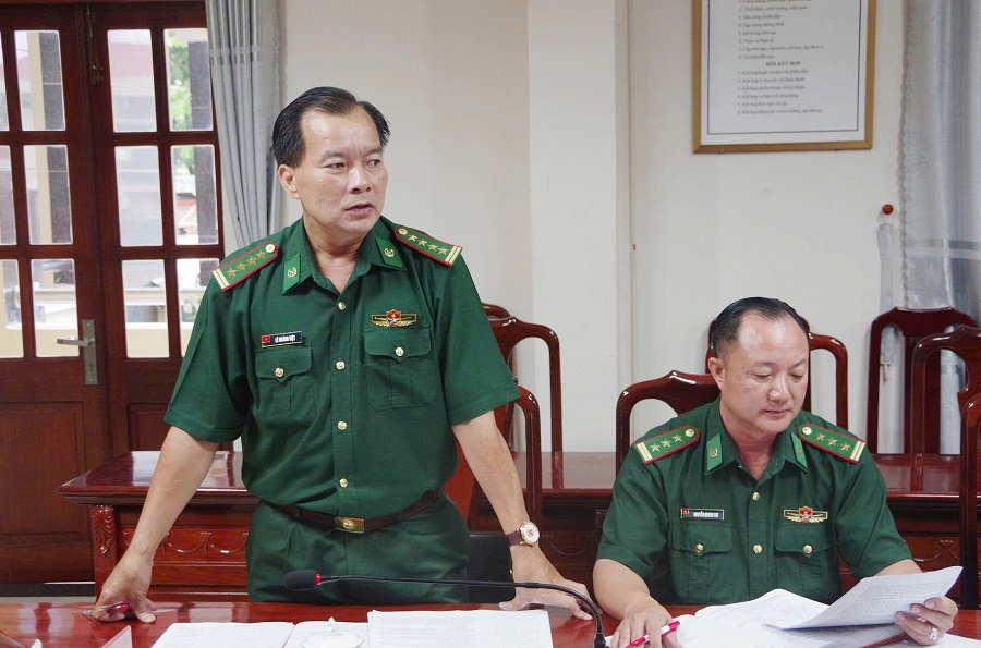 Đại tá Lê Hoàng Việt, Phó Chính ủy Ban Chỉ huy BĐBP tỉnh phát biểu tại buổi làm việc. Đại tá Lê Hoàng Việt, Phó Chính ủy Ban Chỉ huy BĐBP tỉnh phát biểu tại buổi làm việc.