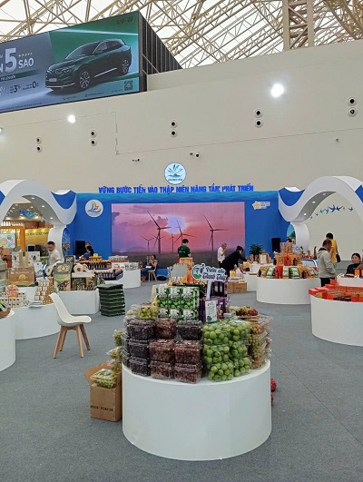 Khu trưng bày sản phẩm của Công ty TNHH TM DV Vườn Nho Thanh Thủy (vườn nho Thanh Thủy tại xã Vĩnh Hải, tỉnh Khánh Hòa) Khu trưng bày sản phẩm của Công ty TNHH TM DV Vườn Nho Thanh Thủy (vườn nho Thanh Thủy tại xã Vĩnh Hải, tỉnh Khánh Hòa)