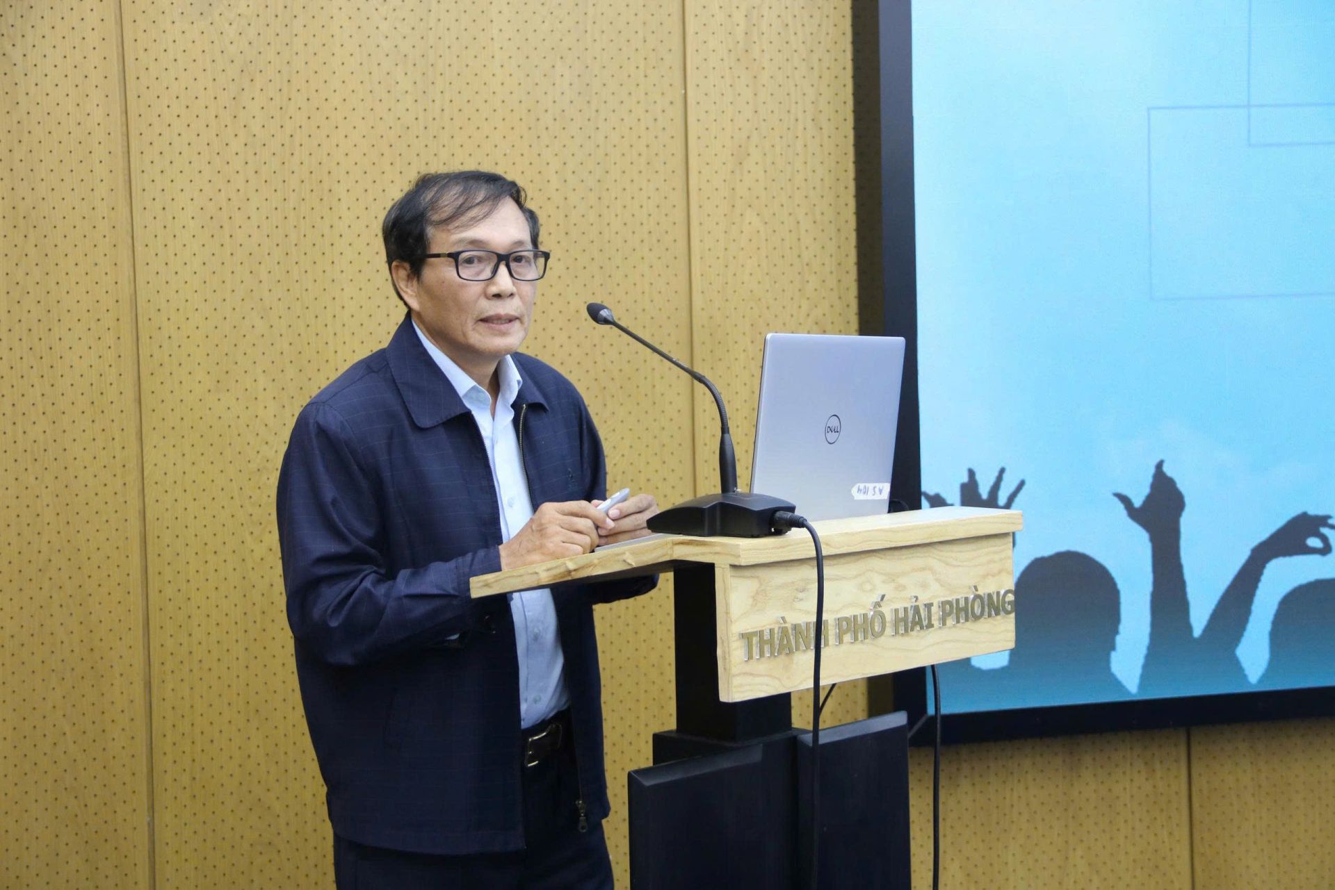 TS. Phạm Hữu Thư, Phó Chủ tịch Liên hiệp các Hội Khoa học và Kỹ thuật Hải Phòng phát biểu đề dẫn Hội thảo. TS. Phạm Hữu Thư, Phó Chủ tịch Liên hiệp các Hội Khoa học và Kỹ thuật Hải Phòng phát biểu đề dẫn Hội thảo.