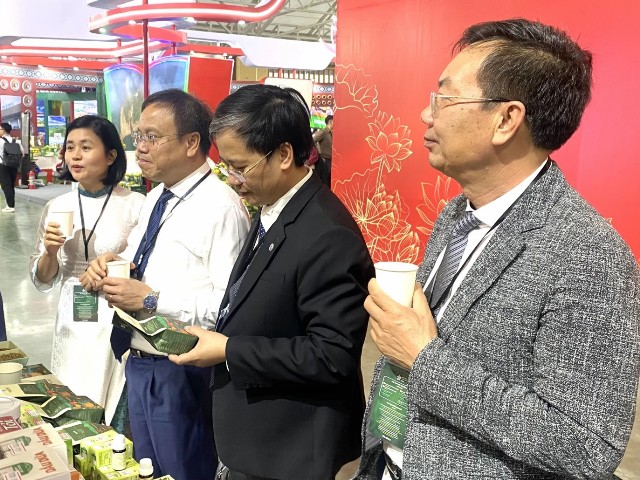 Tỉnh Quảng Trị tham gia hội chợ với 25 doanh nghiệp, hợp tác xã và hộ sản xuất, mang đến nhiều sản phẩm đặc trưng.