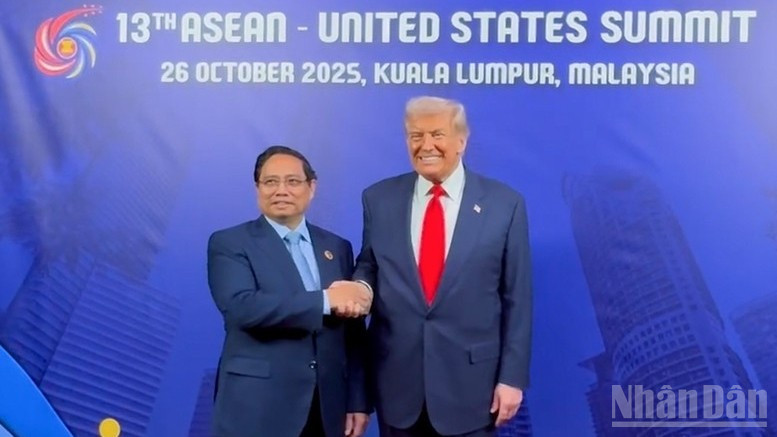 Thủ tướng Chính phủ Phạm Minh Chính và Tổng thống Hoa Kỳ Donald Trump. (Ảnh: Nhật Bắc/VGP) Thủ tướng Chính phủ Phạm Minh Chính và Tổng thống Hoa Kỳ Donald Trump. (Ảnh: Nhật Bắc/VGP)