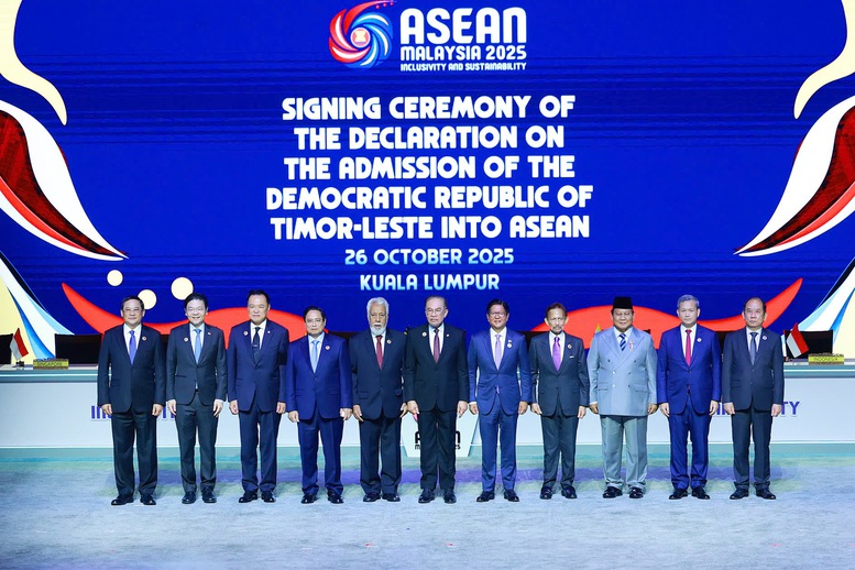 Lãnh đạo các nước ASEAN chứng kiến lễ ký tuyên bố về việc kết nạp Timor Leste vào ASEAN - Ảnh: VGP/Nhật Bắc Lãnh đạo các nước ASEAN chứng kiến lễ ký tuyên bố về việc kết nạp Timor Leste vào ASEAN - Ảnh: VGP/Nhật Bắc