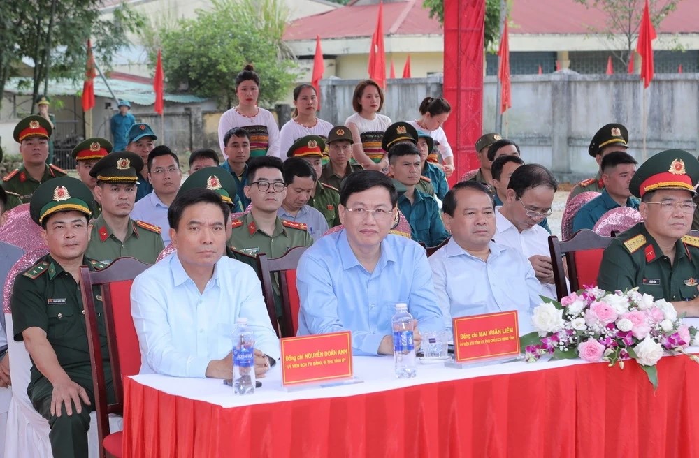 Các đại biểu tham dự lễ khởi công