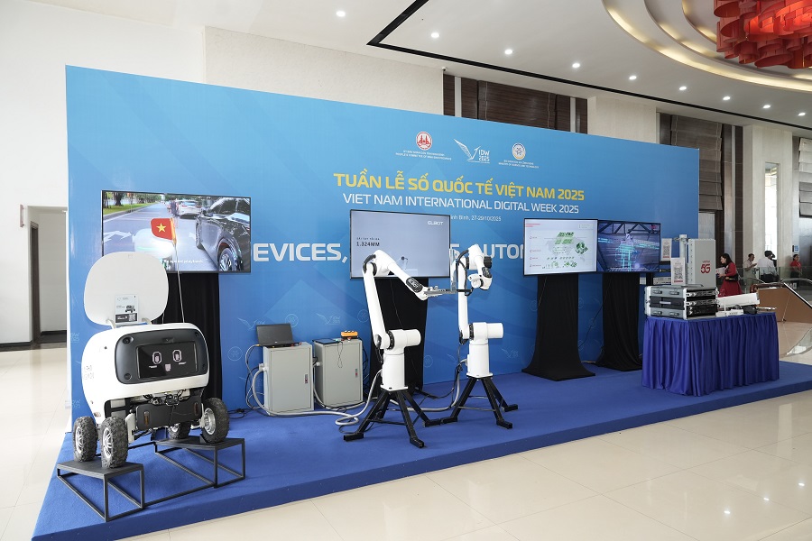 Khu vực trưng bày các sản phẩm công nghệ tại Tuần lễ Số Quốc tế Việt Nam 2025